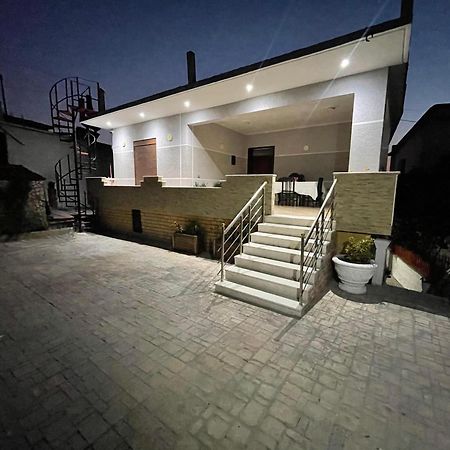 Anel'S Guesthouse Берат Екстер'єр фото