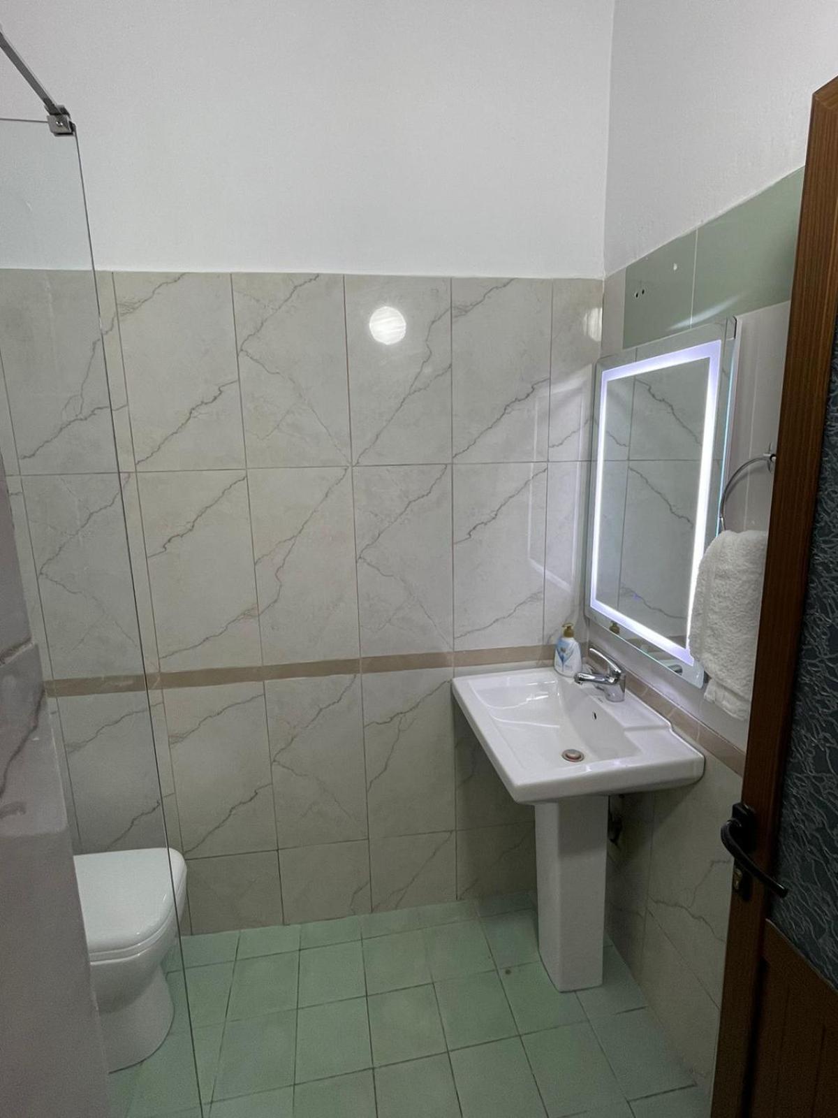 Anel'S Guesthouse Берат Екстер'єр фото