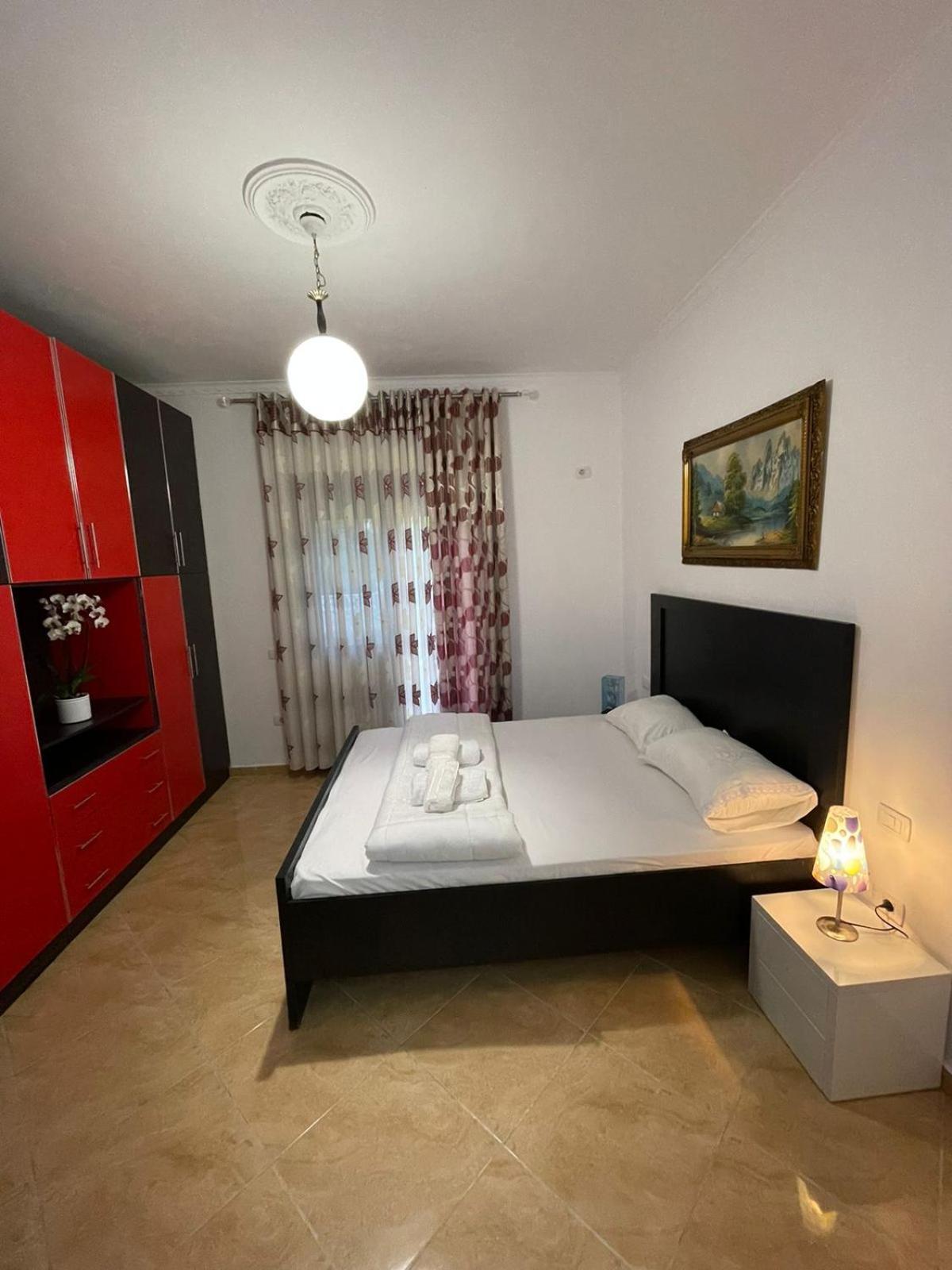 Anel'S Guesthouse Берат Екстер'єр фото