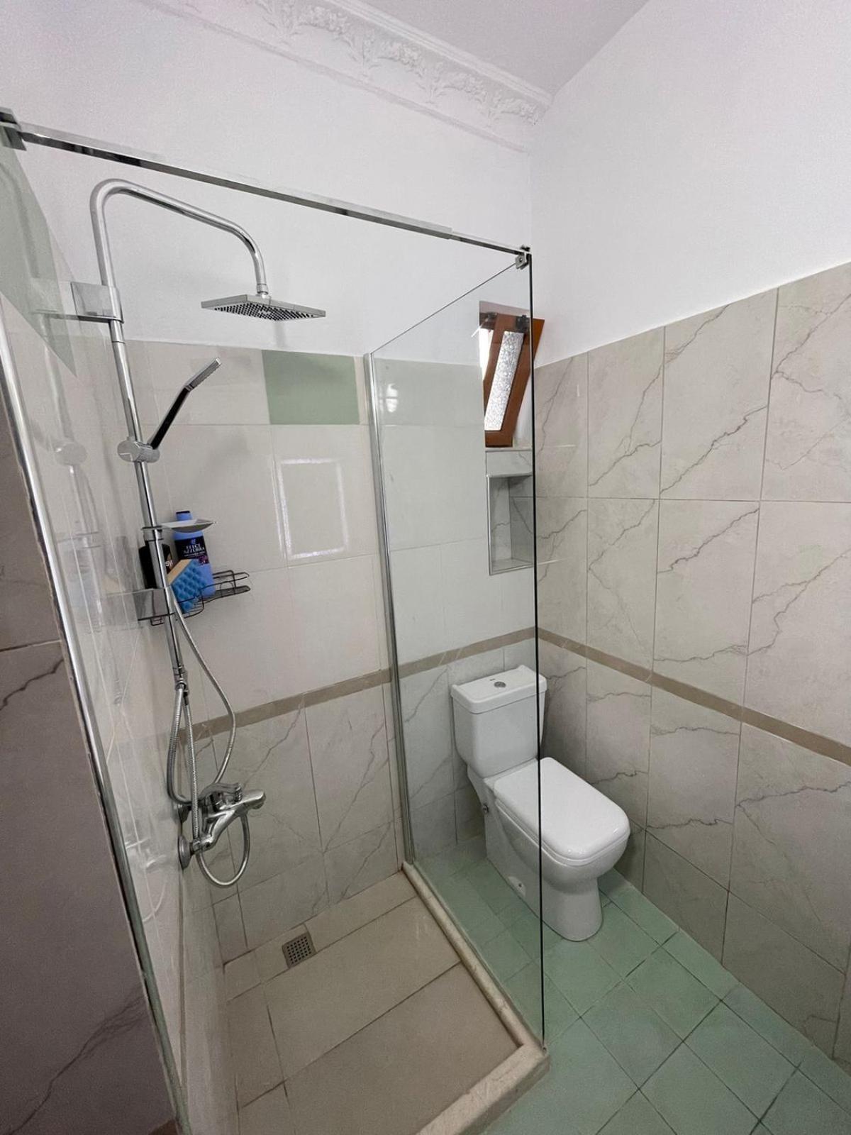 Anel'S Guesthouse Берат Екстер'єр фото