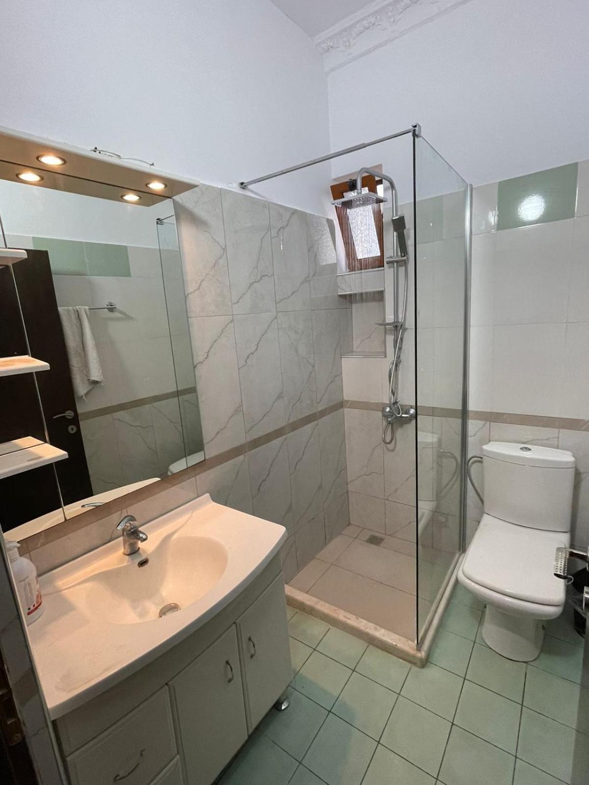Anel'S Guesthouse Берат Екстер'єр фото