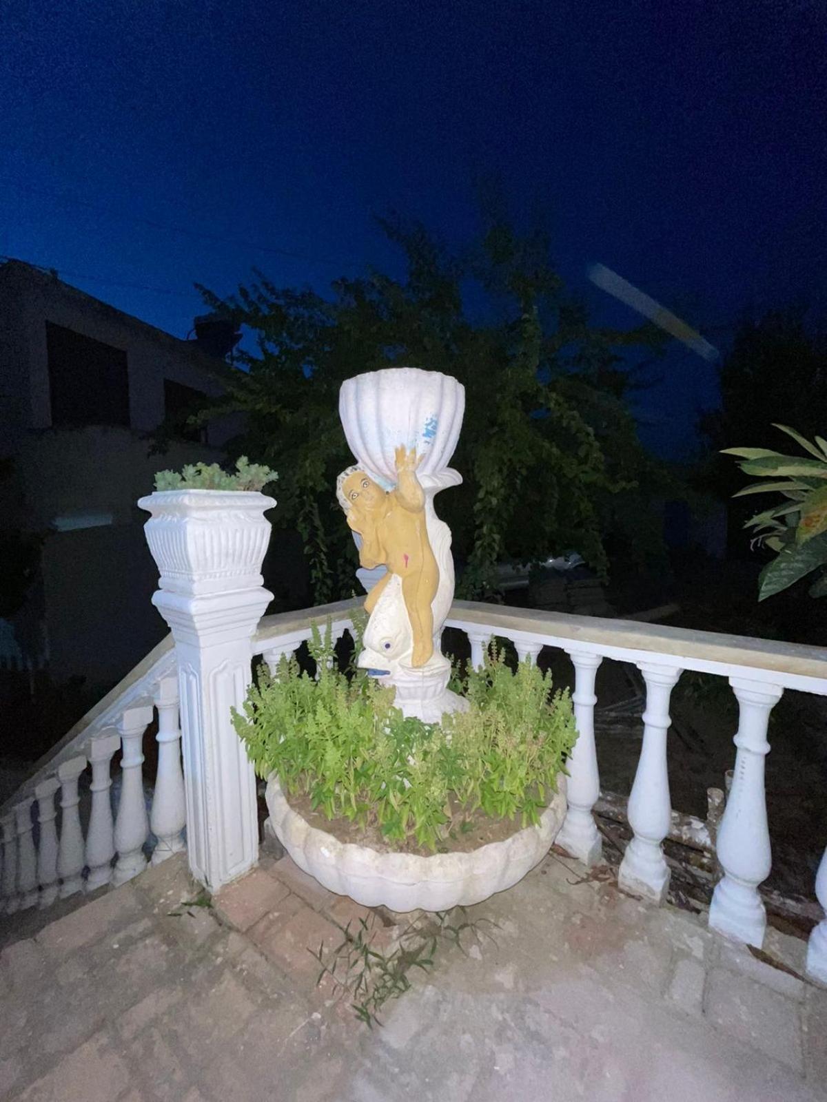 Anel'S Guesthouse Берат Екстер'єр фото