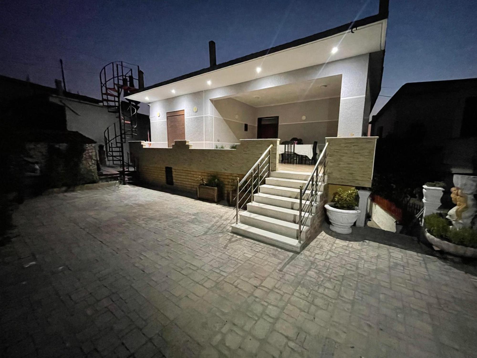 Anel'S Guesthouse Берат Екстер'єр фото
