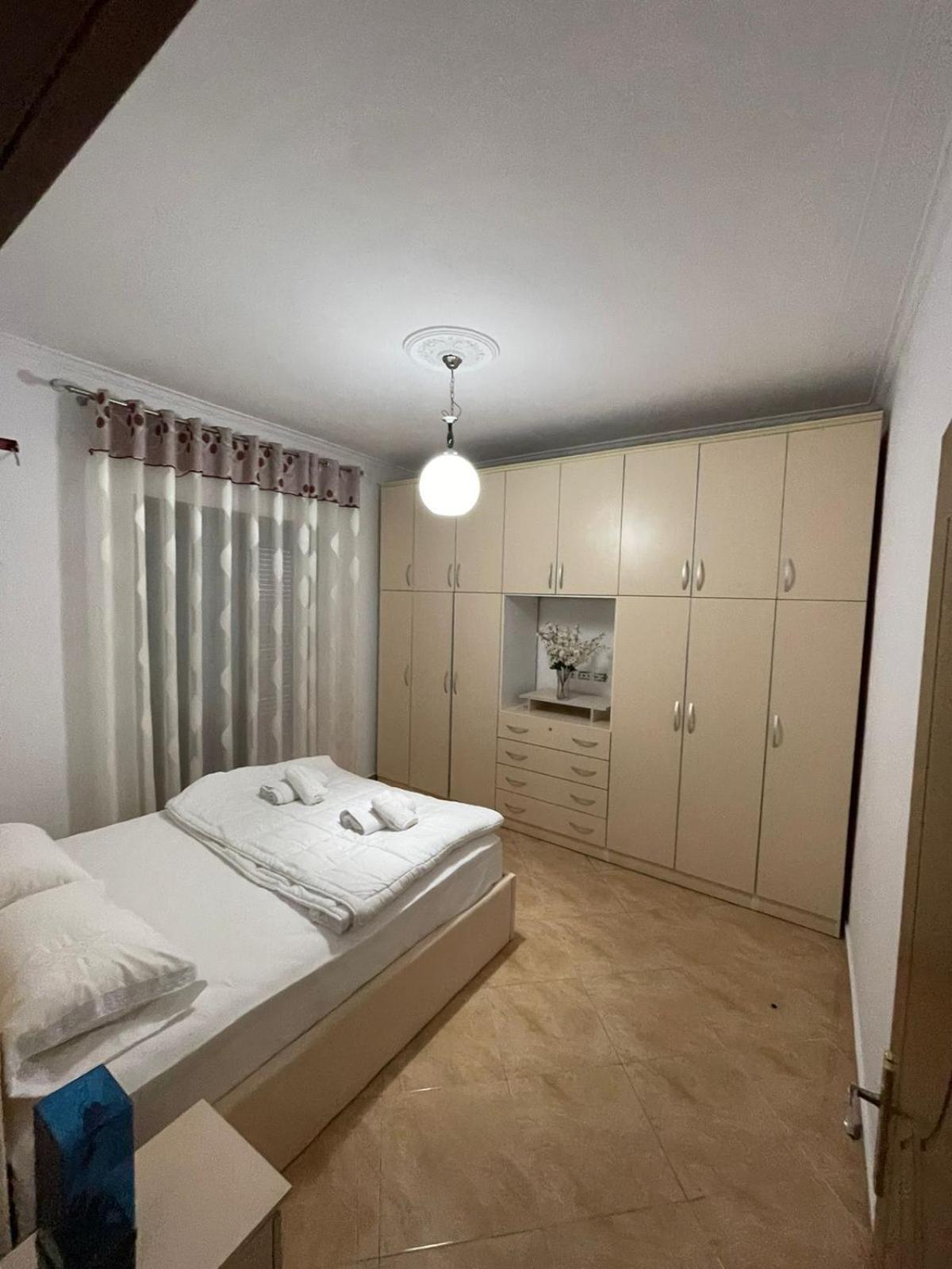 Anel'S Guesthouse Берат Екстер'єр фото