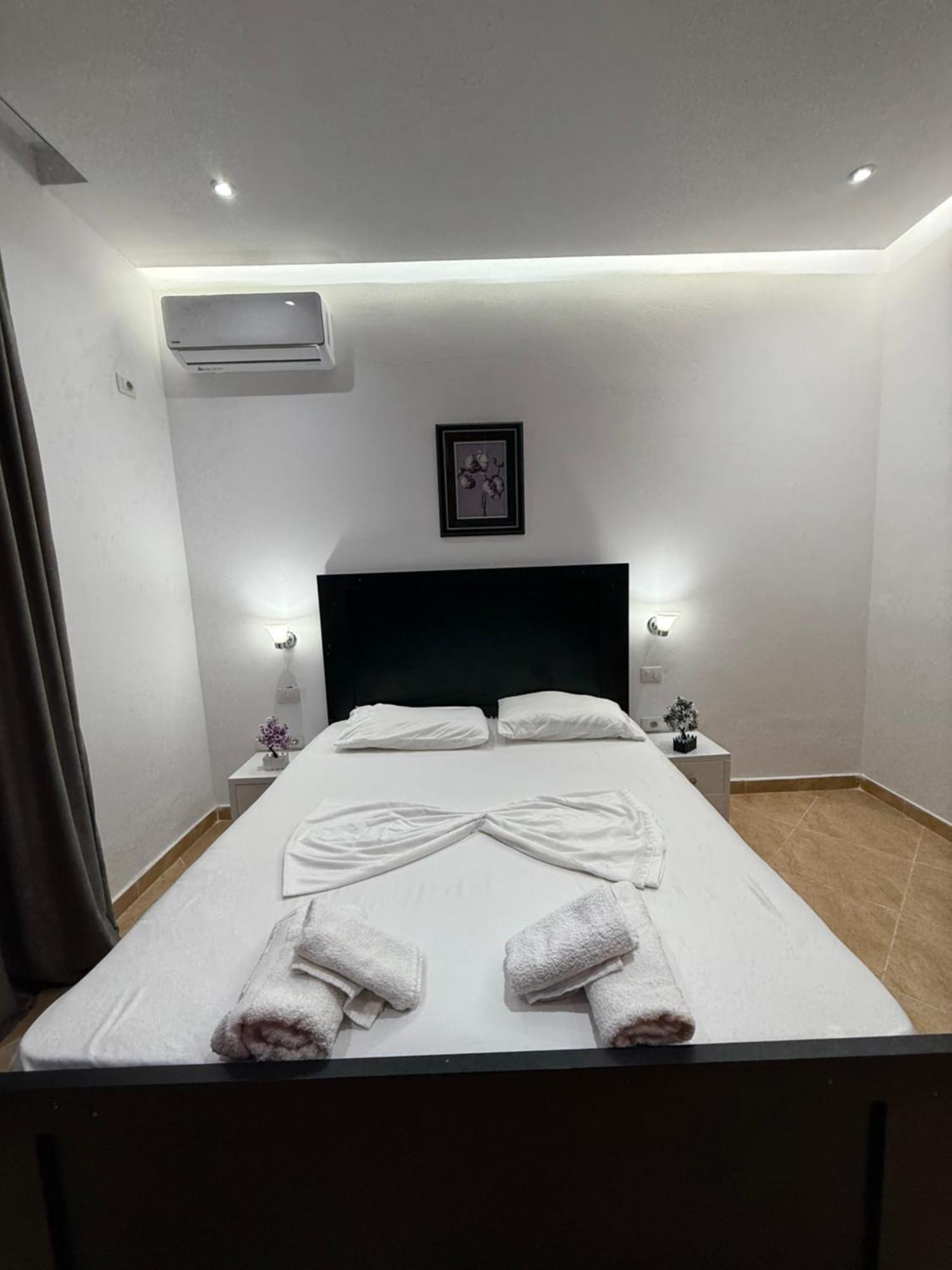 Anel'S Guesthouse Берат Екстер'єр фото