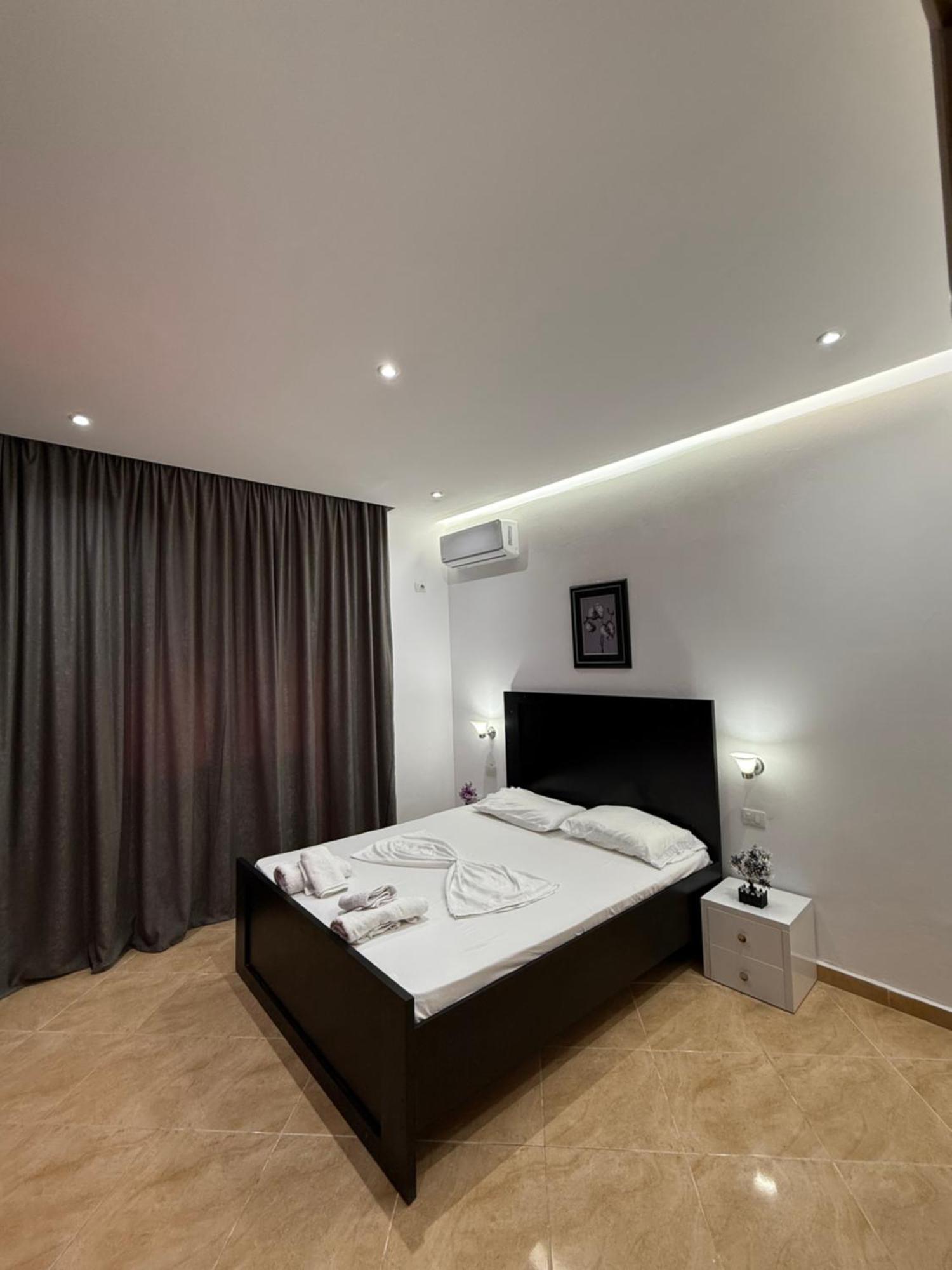 Anel'S Guesthouse Берат Екстер'єр фото