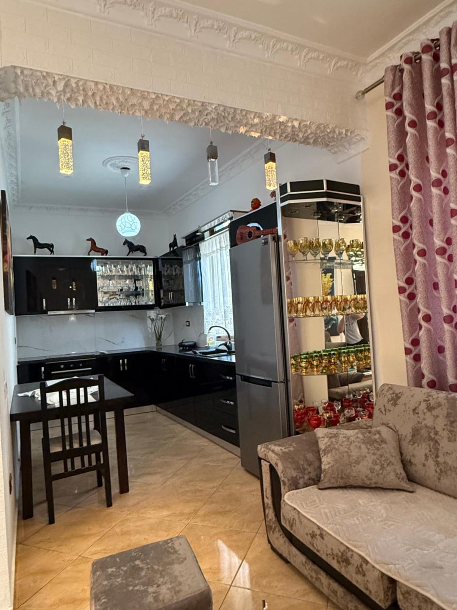 Anel'S Guesthouse Берат Екстер'єр фото