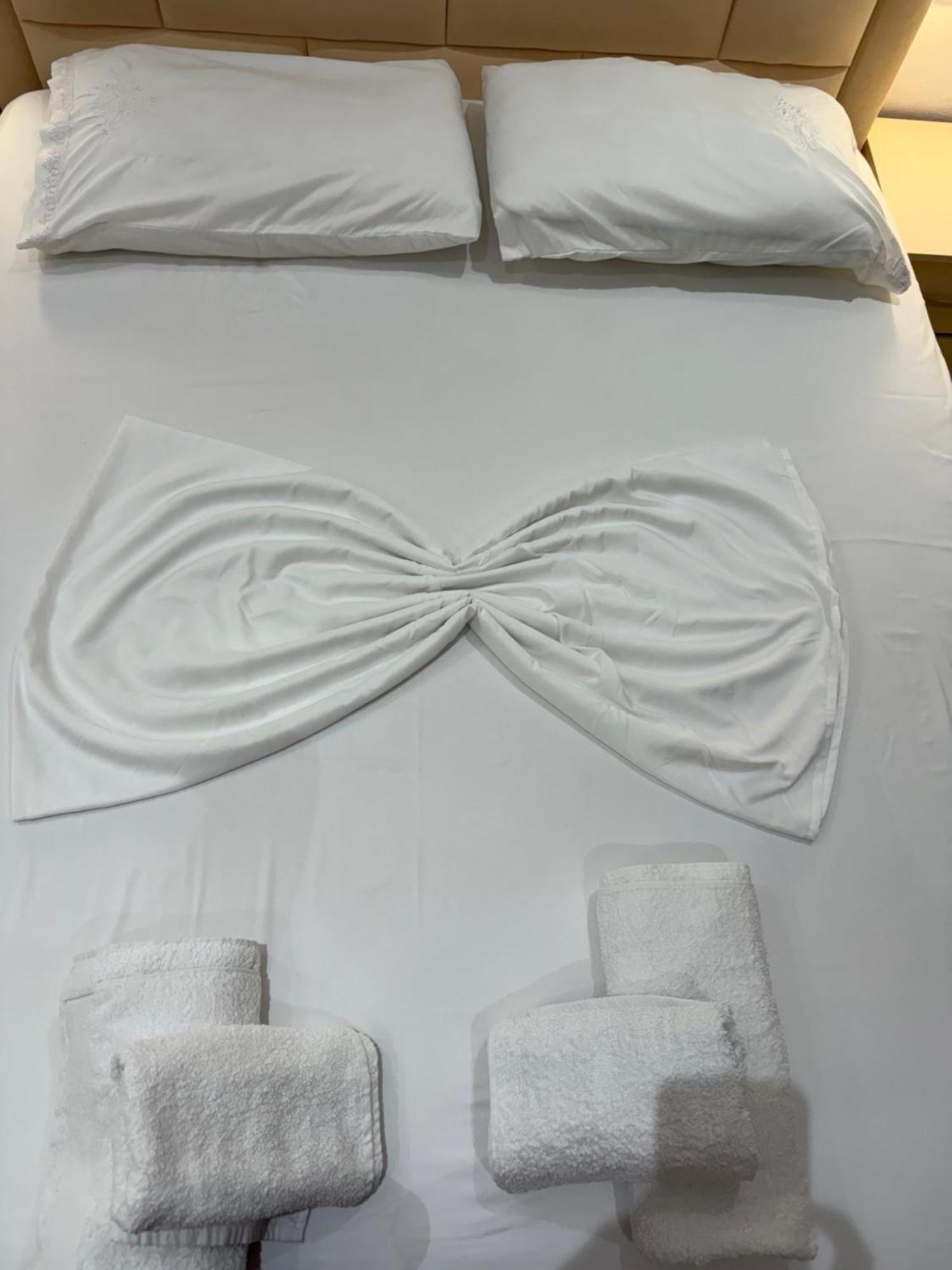 Anel'S Guesthouse Берат Екстер'єр фото