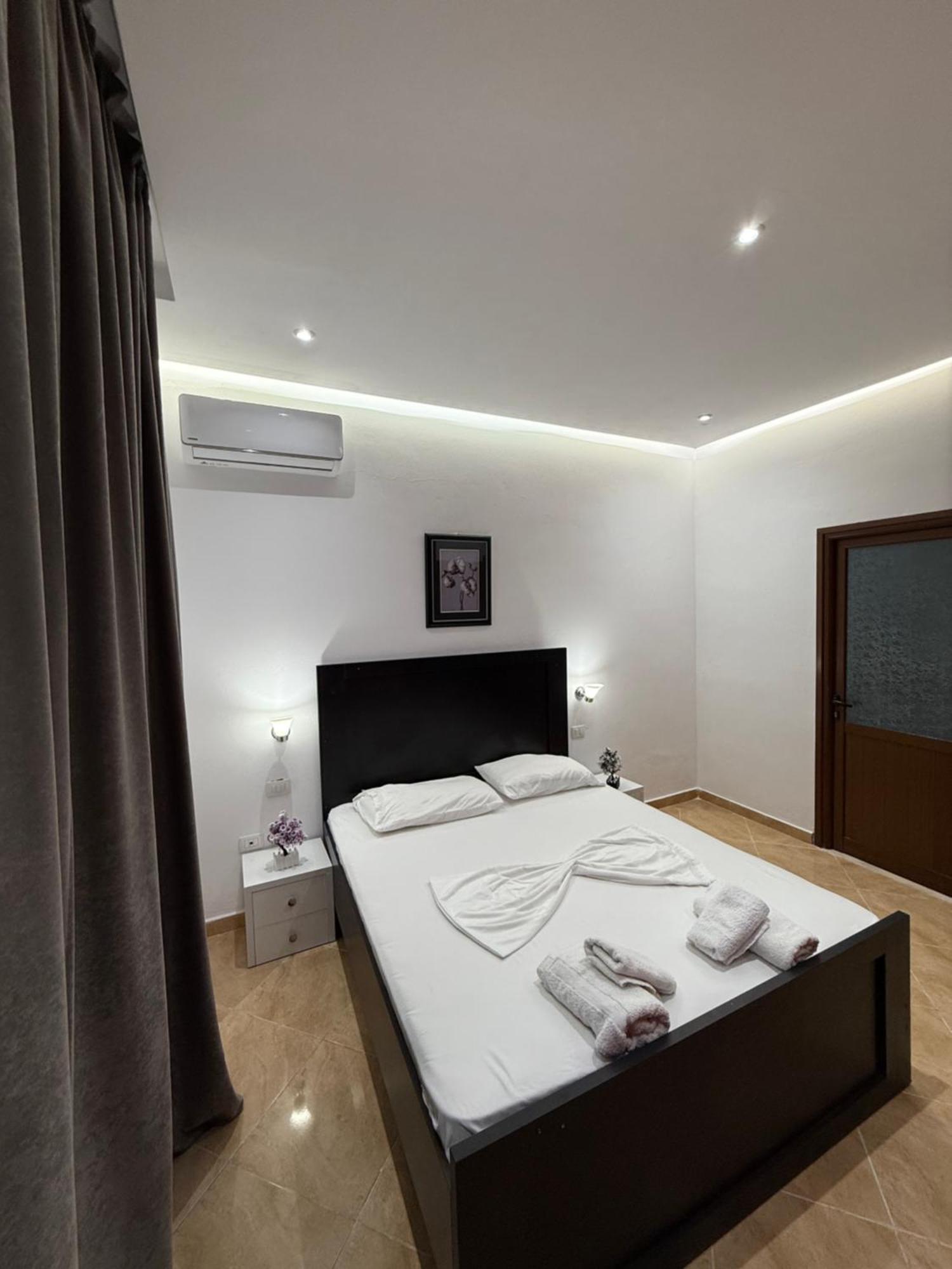 Anel'S Guesthouse Берат Екстер'єр фото